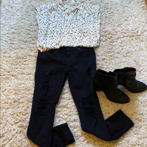 Women’s black size 29 distressed Levi’s.